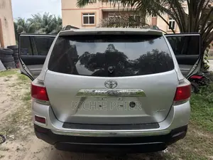 Toyota Highlander Limited 4dr SUV AWD (3.5L 6cyl 6A) 2014 White