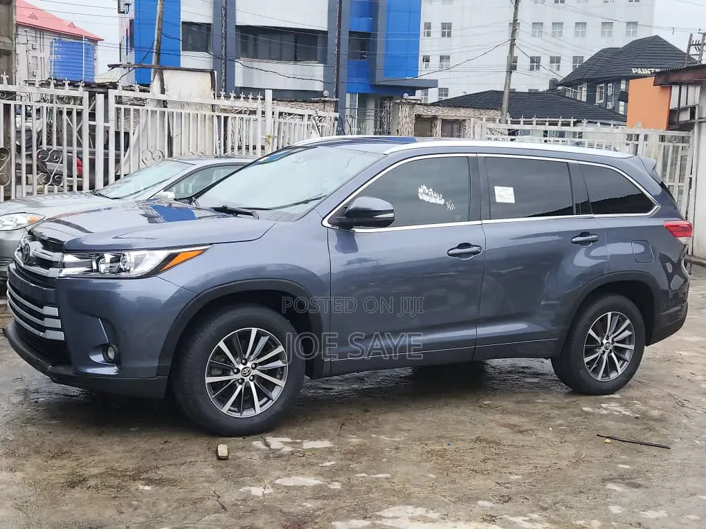 Toyota Highlander 2018 Blue