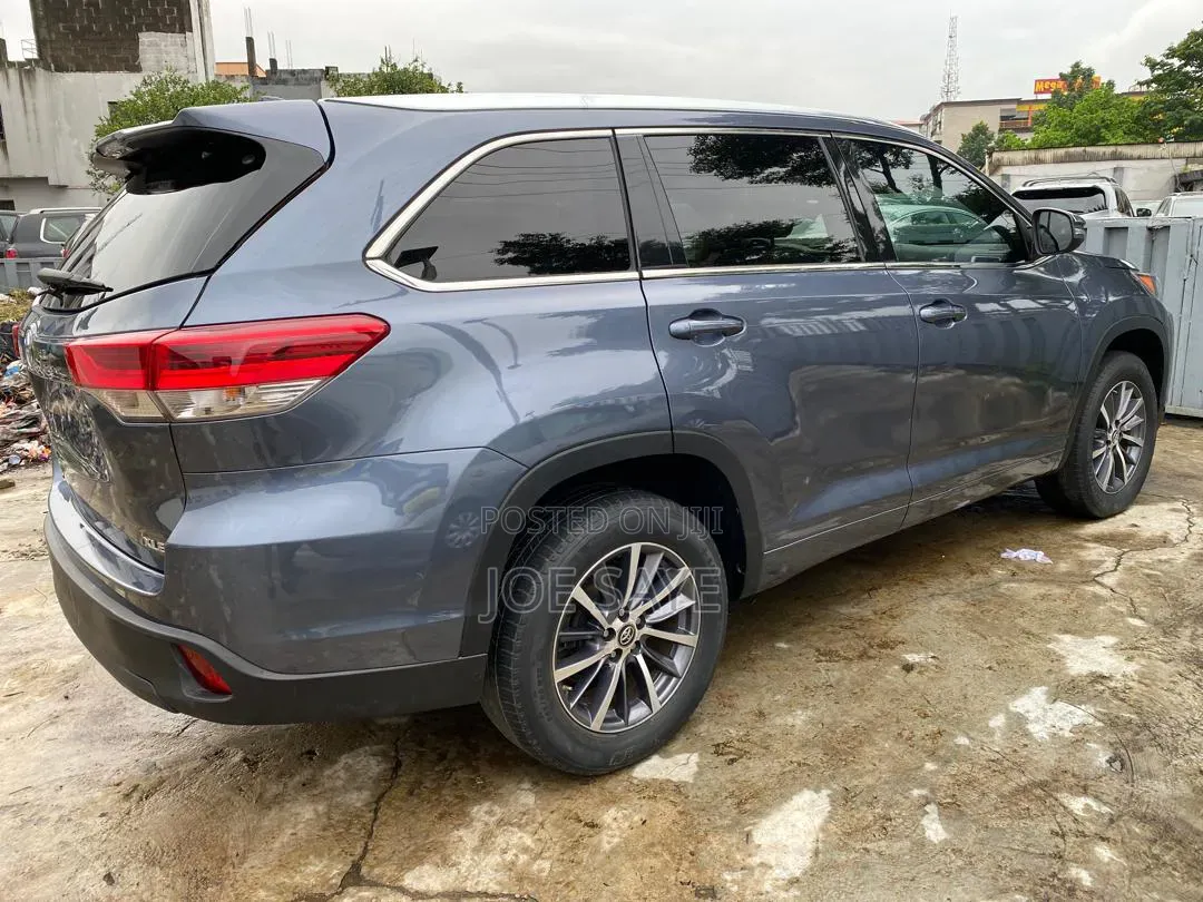 Toyota Highlander 2018 Blue