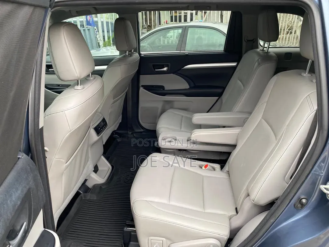 Toyota Highlander 2018 Blue