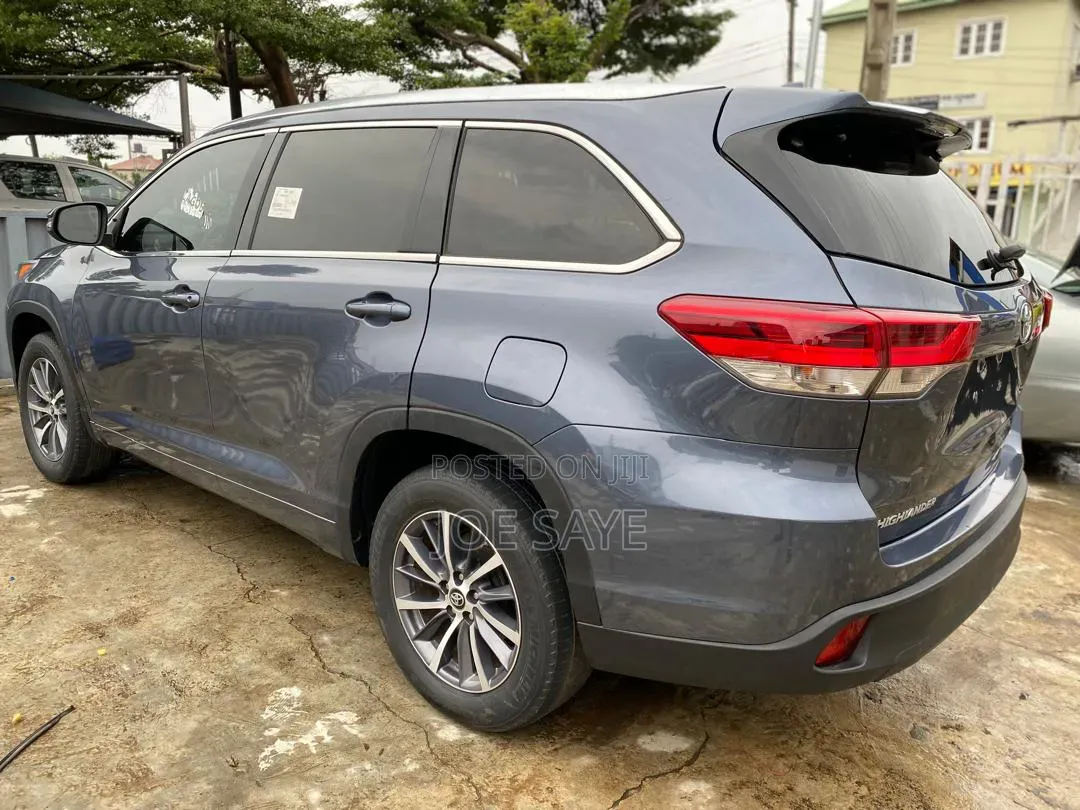 Toyota Highlander 2018 Blue