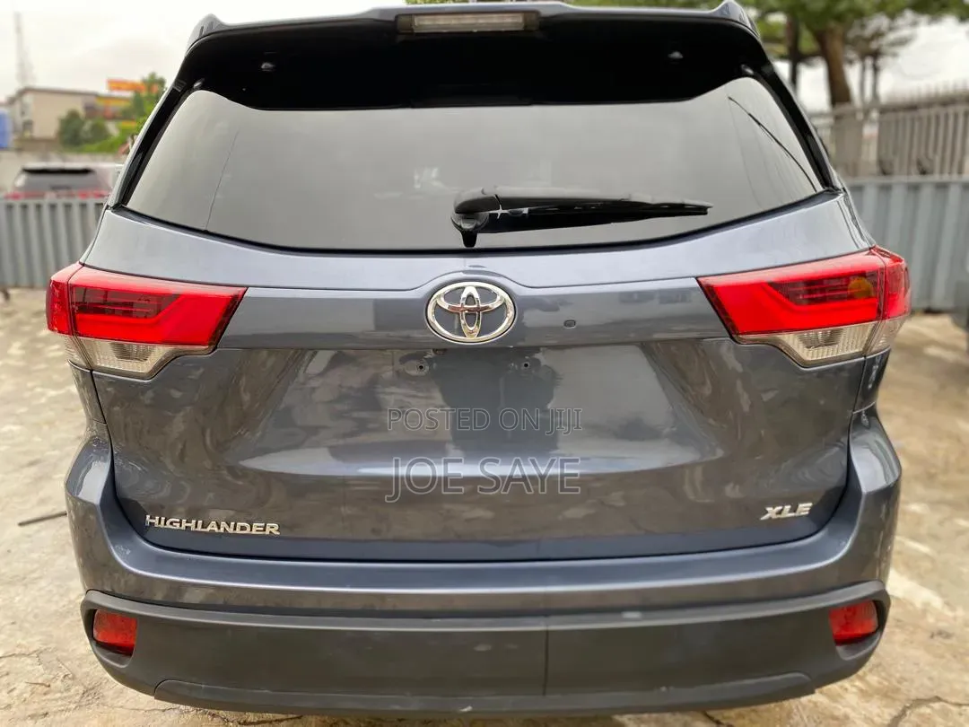 Toyota Highlander 2018 Blue