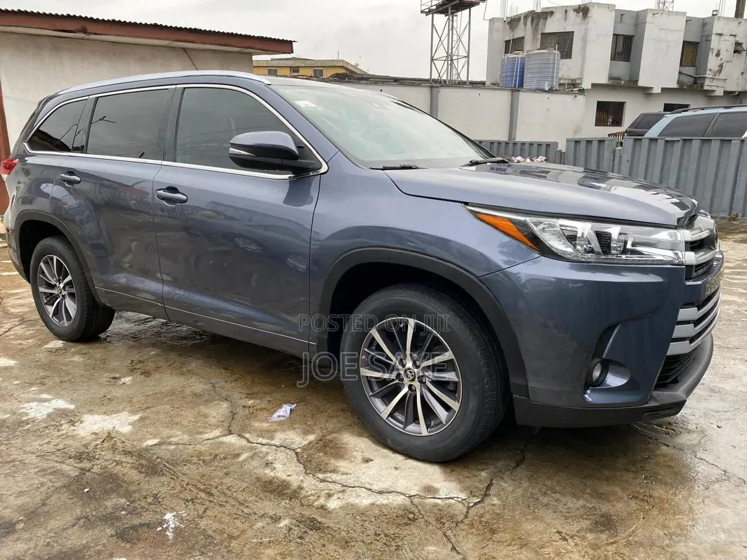 Toyota Highlander 2018 Blue