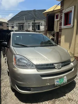 Toyota Sienna LE AWD 8-Passenger 2024 Gray