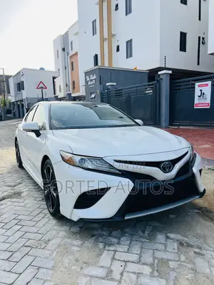 Toyota Camry XSE FWD (2.5L 4cyl 8AM) 2018 White