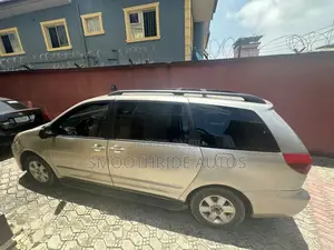 Toyota Sienna LE AWD 8-Passenger 2024 Gray