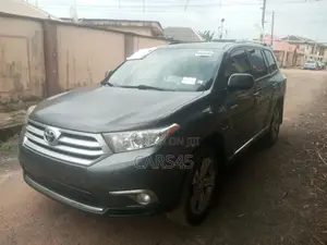 Toyota Highlander 3.5L 2WD 2013 Gray