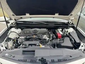 Toyota Camry SE (2.5L 4cyl 8A) 2019 White