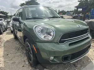 Mini Cooper 2019 Green