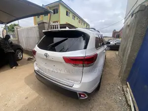 Toyota Highlander XLE V6 4x2 (3.5L 6cyl 6A) 2016 White