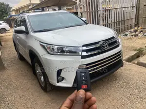 Toyota Highlander XLE V6 4x2 (3.5L 6cyl 6A) 2016 White