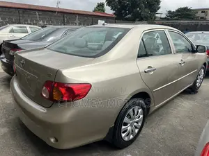 Toyota Corolla 2010 Gold