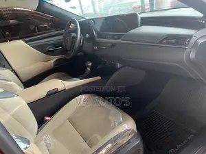 Lexus ES 2021 Red