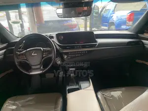 Lexus ES 2021 Red