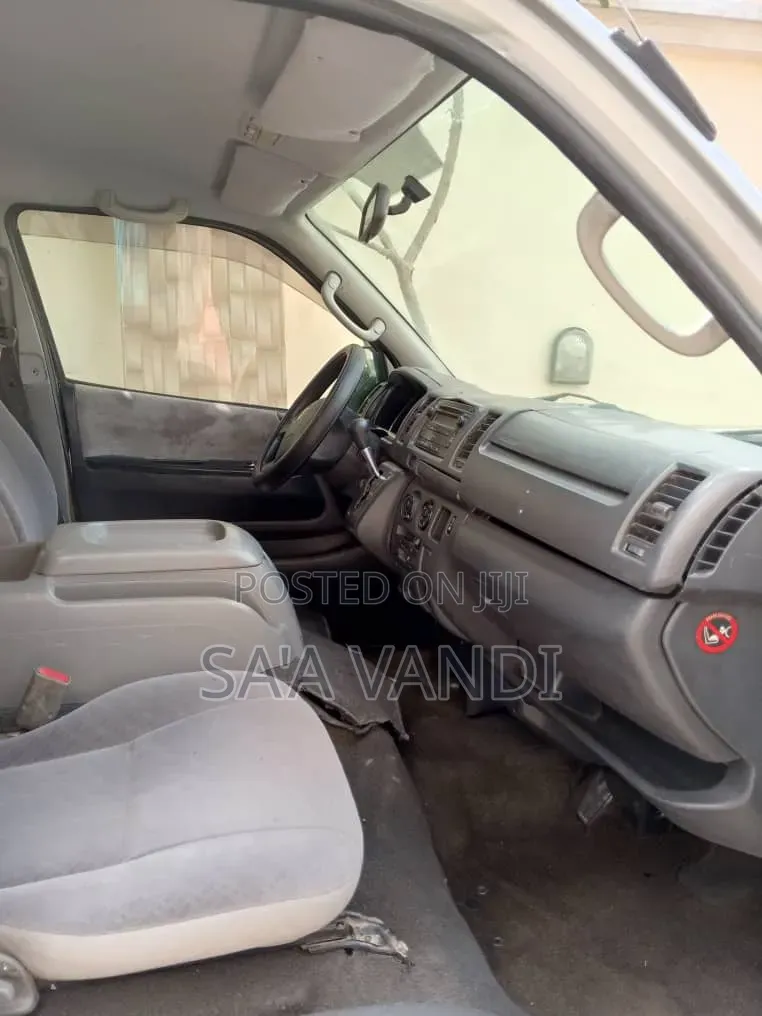 Toyota HiAce 2010 Grey