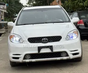 Toyota Matrix 2004 White