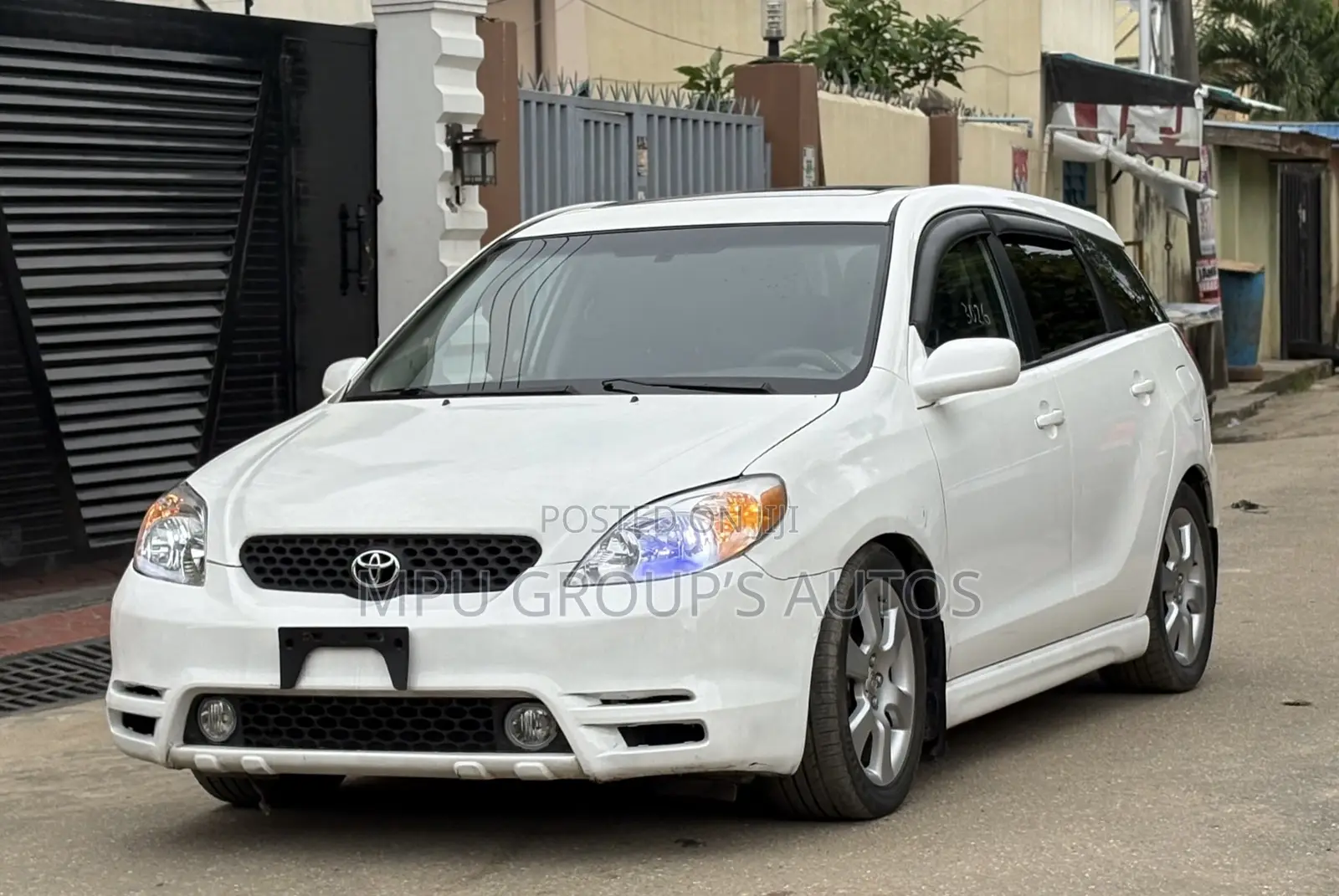 Toyota Matrix 2004 White