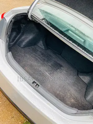 Toyota Corolla LE Premium 4dr Sedan (1.8L 4cyl CVT) 2014 Silver