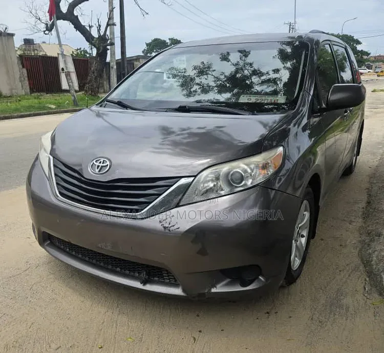 Toyota Sienna LE 7 Passenger 2012 Gray