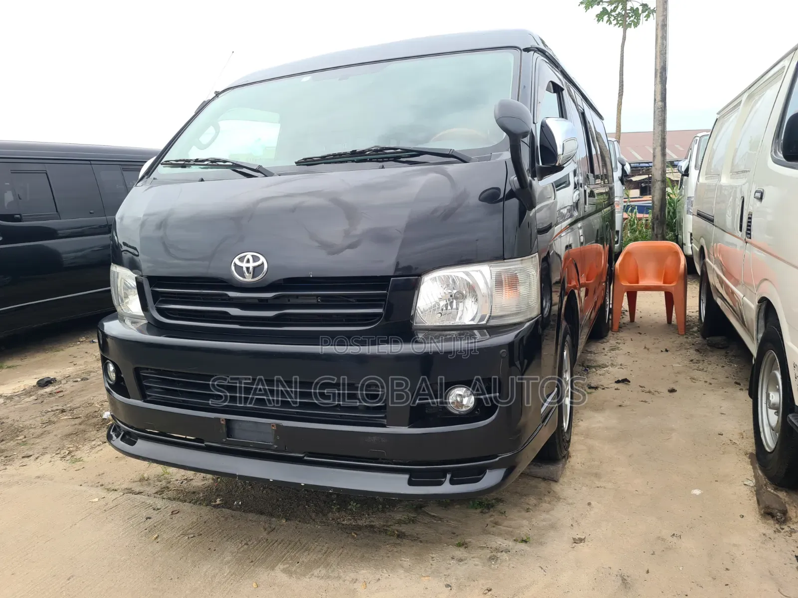 Toyota HiAce 2016 Black