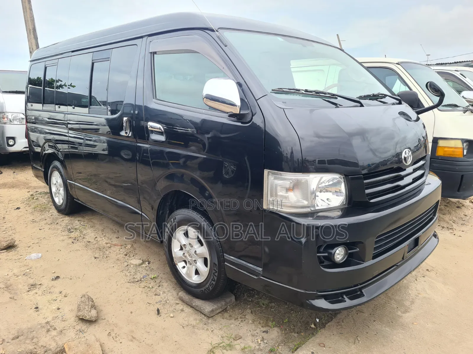 Toyota HiAce 2016 Black