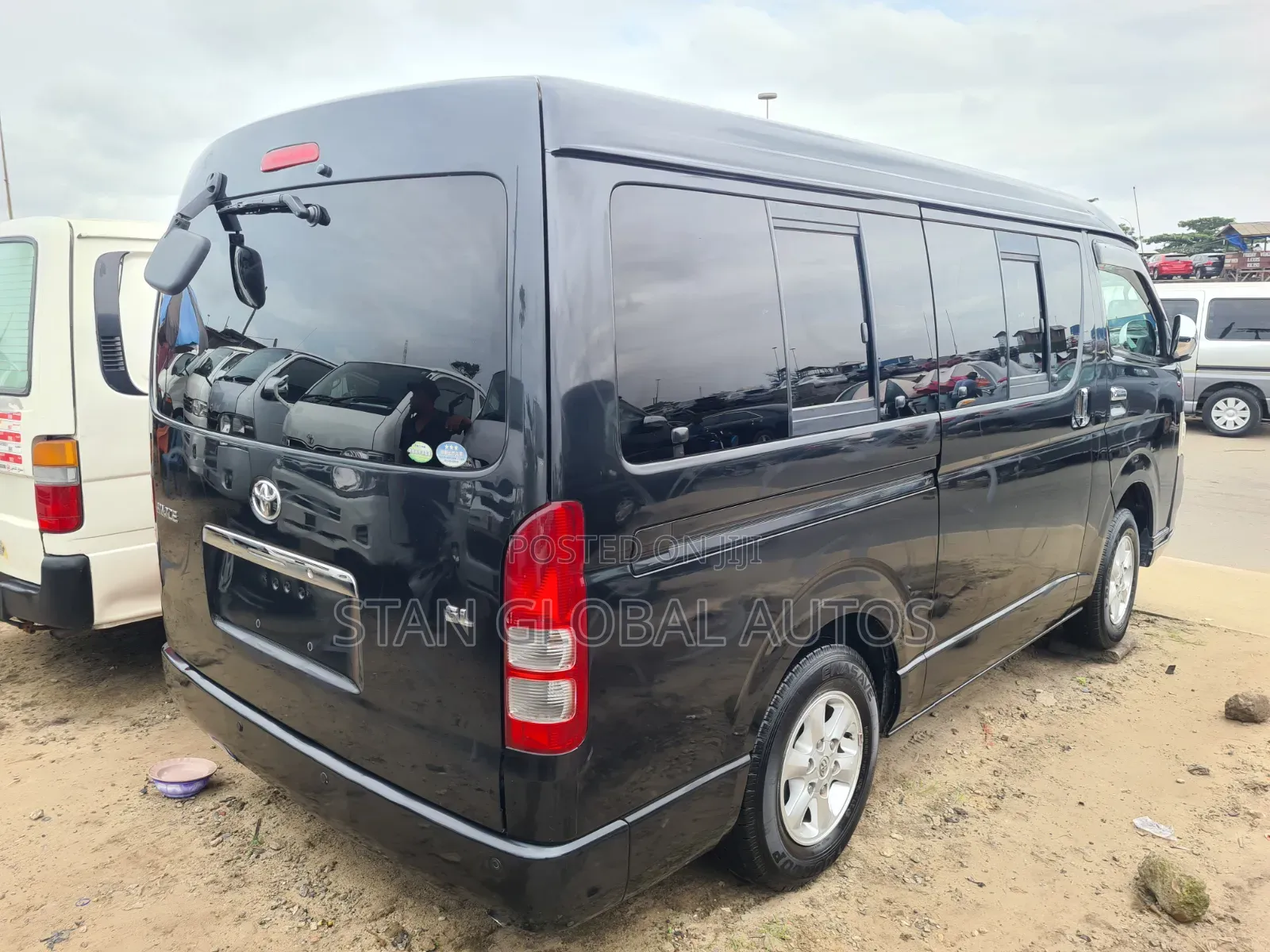 Toyota HiAce 2016 Black
