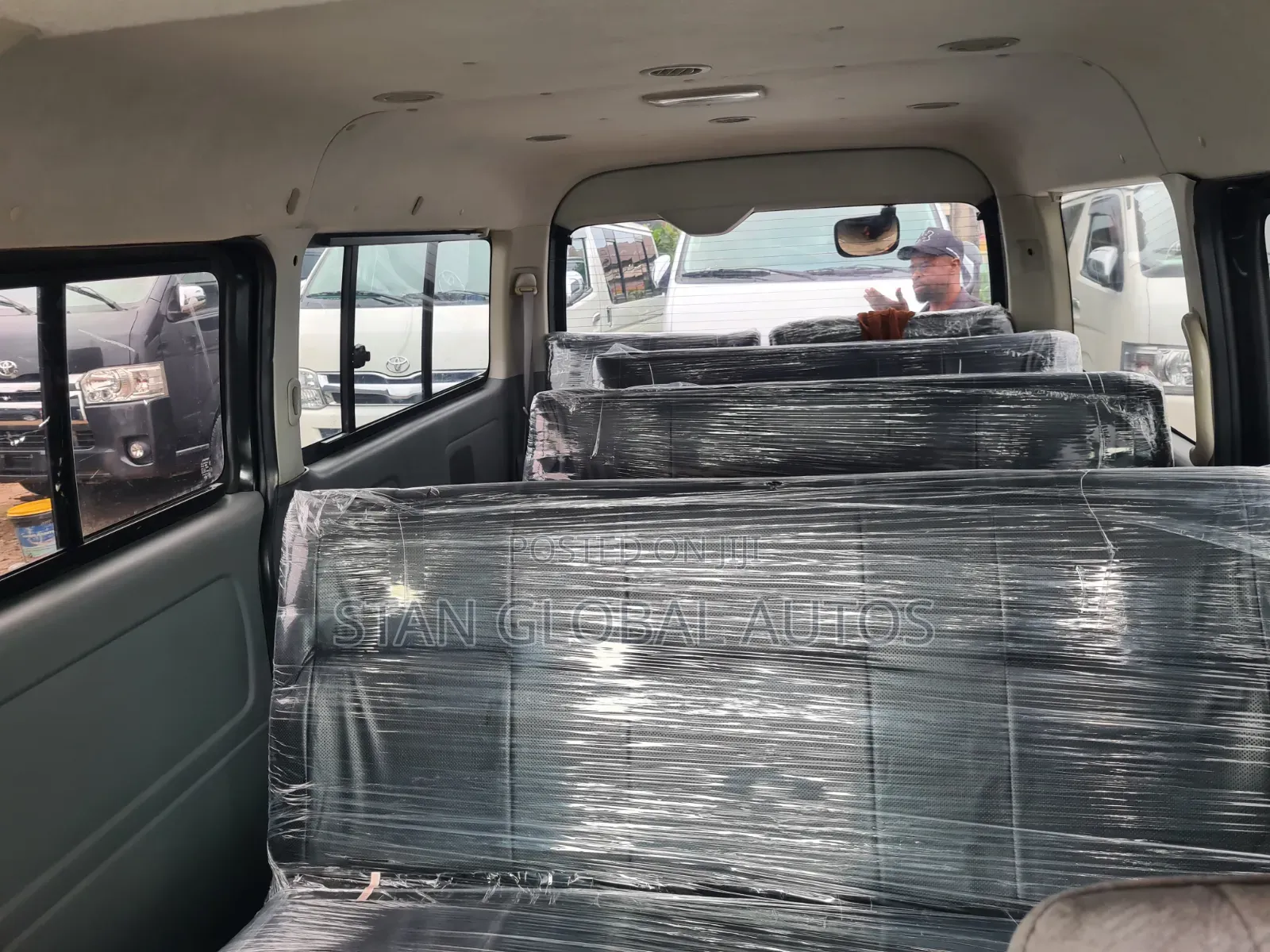 Toyota HiAce 2016 Black