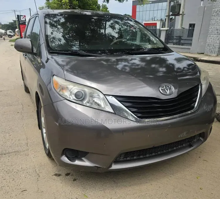 Toyota Sienna LE 7 Passenger 2012 Gray