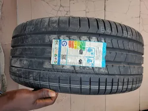 255/35r19 Pirelli Tyre