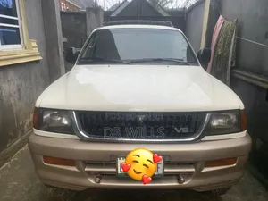 Mitsubishi Montero 2002 Gold