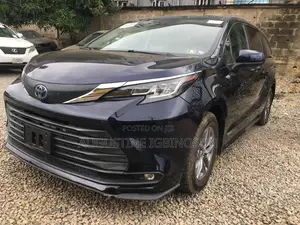 Toyota Sienna 2022 Black