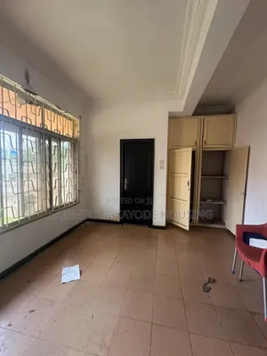 2bdrm Bungalow in Osanaiye Crescent, Agodi for rent