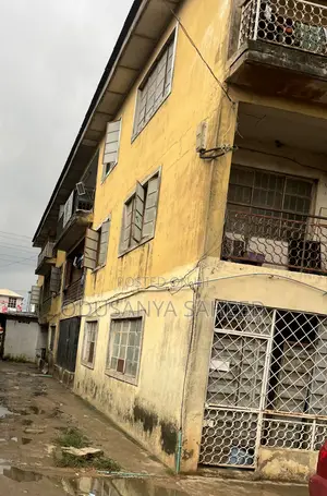 3bdrm Block of Flats in Ikorodu Garage for sale