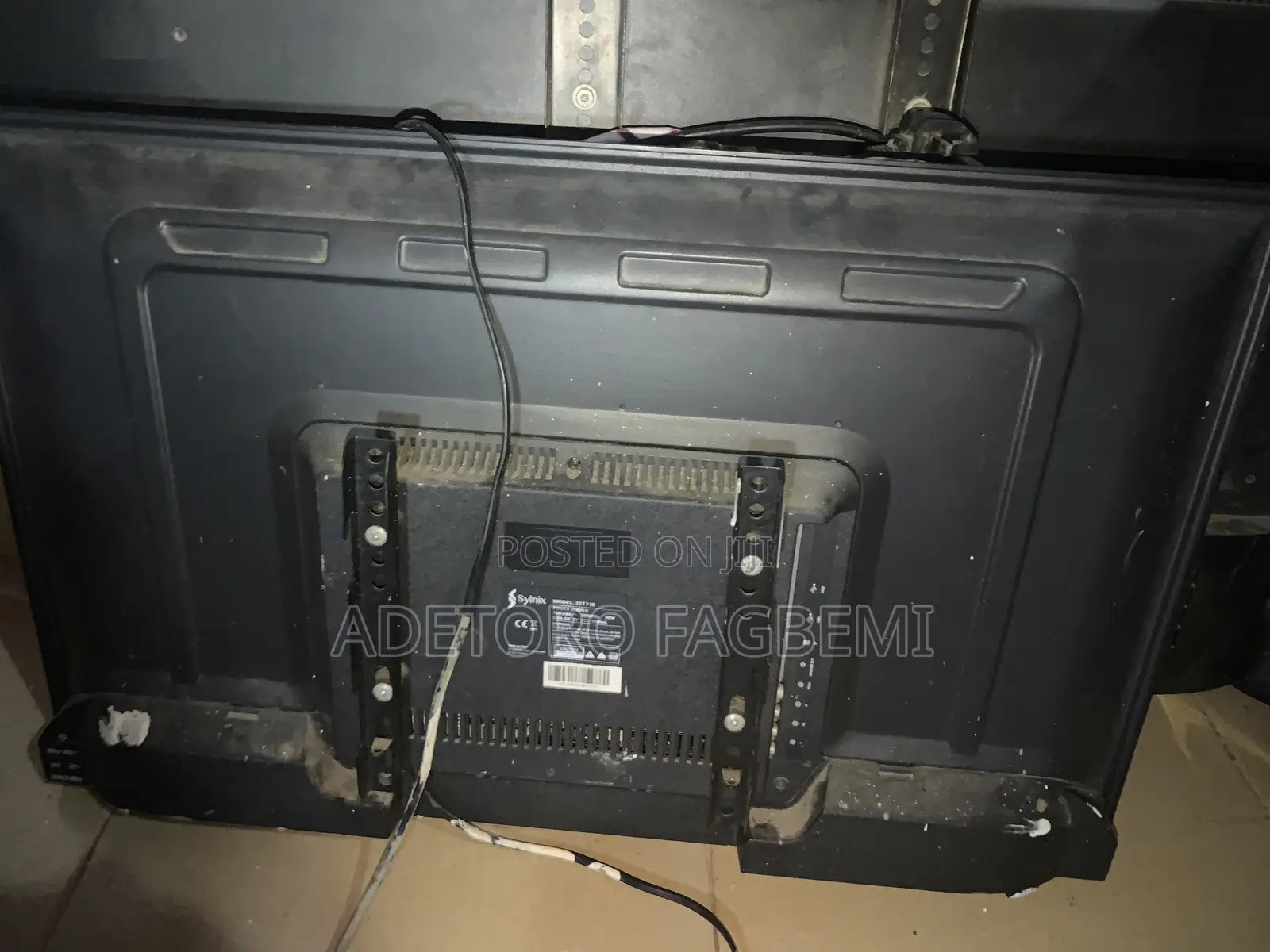 Synix 32” TV