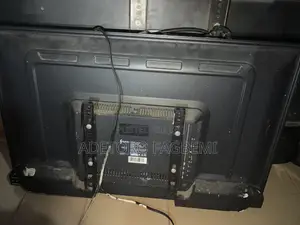 Synix 32” TV