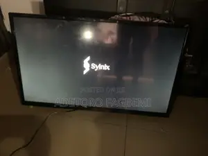 Synix 32” TV