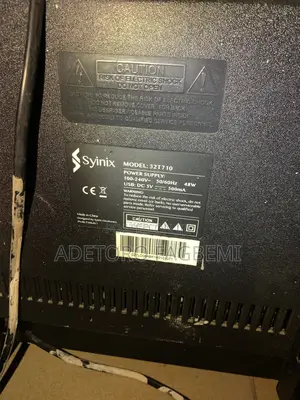 Synix 32” TV