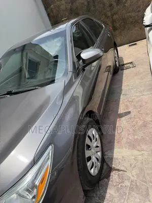 Toyota Camry LE 4dr Sedan (2.5L 4cyl 6A) 2016 Beige