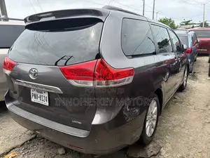 Toyota Sienna Limited FWD 7-Passenger 2013 Gray