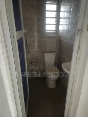 3bdrm Block of Flats in Adeoni, Berger for rent