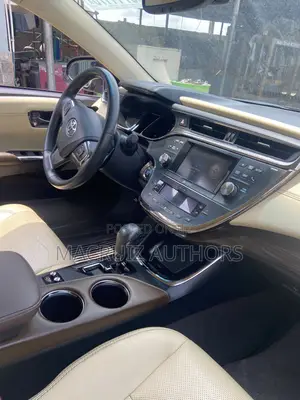 Toyota Avalon Limited 4dr Sedan (3.5L 6cyl 6A) 2014 Red