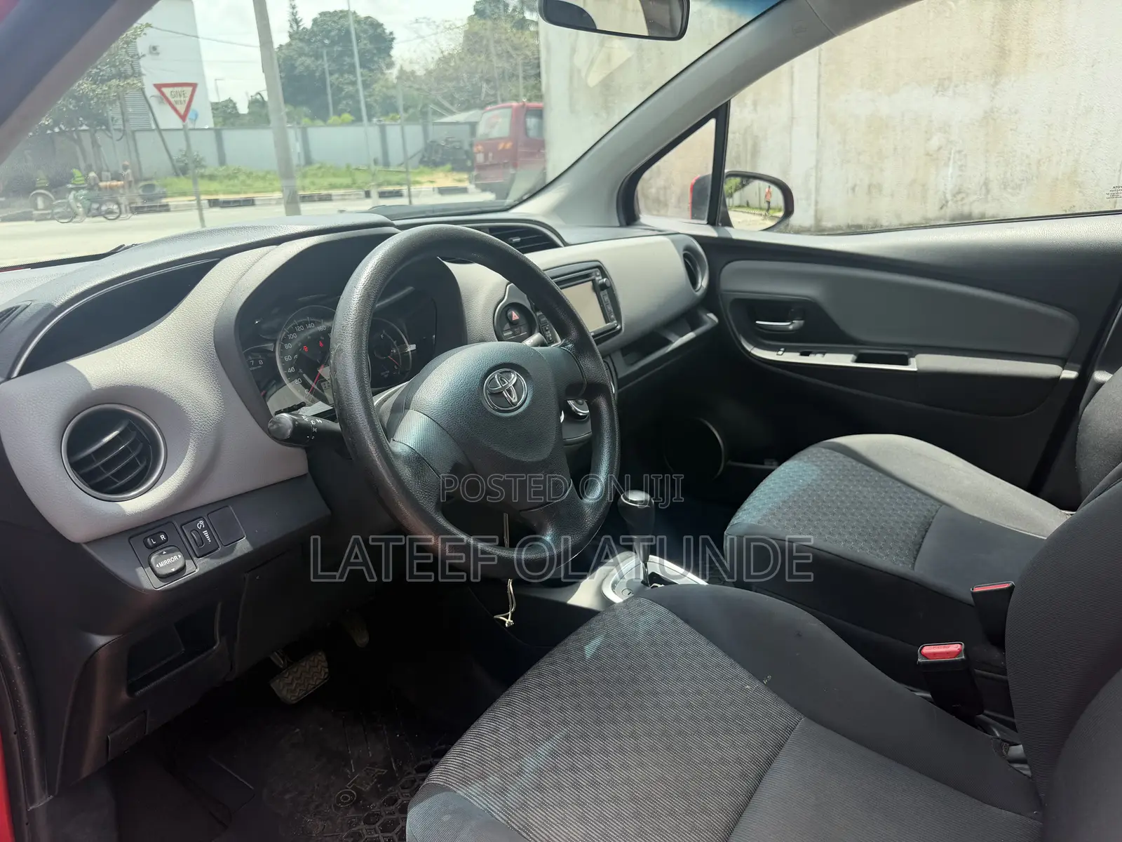 Toyota Yaris LE Hatchback 5dr 2015 Red