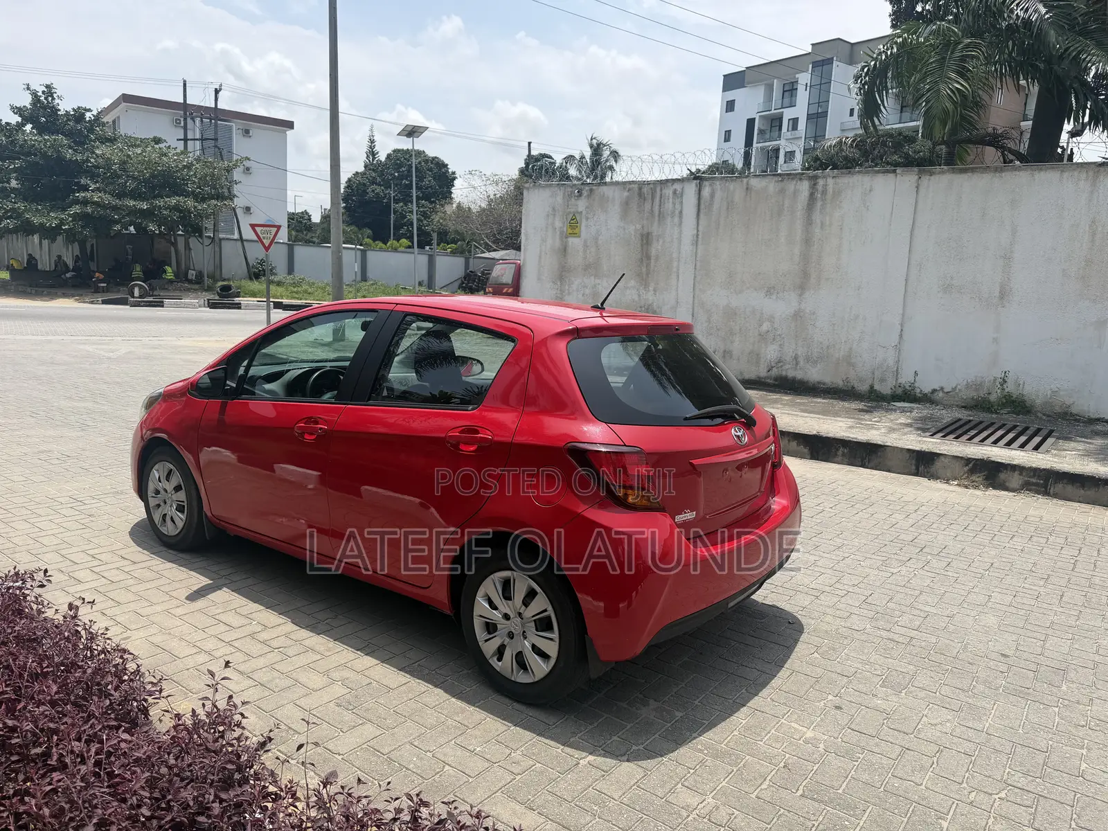 Toyota Yaris LE Hatchback 5dr 2015 Red