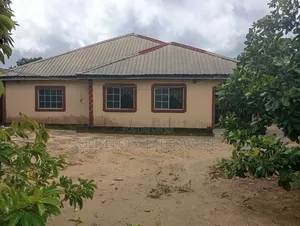 5bdrm Bungalow in Vajane, Aradagun for sale