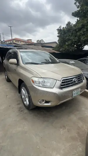 Toyota Highlander 2010 Gold