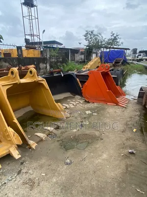 Caterpillar Buckets