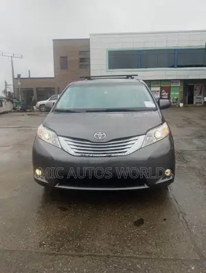 Toyota Sienna 2013 Green