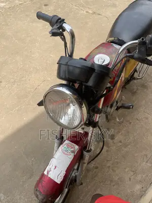 TVS HLX 125 2020 Red