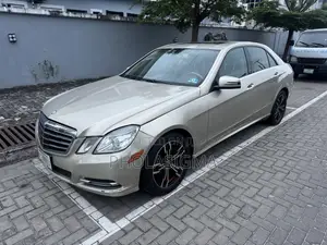 Mercedes-Benz E350 Base 4dr Sedan RWD (3.5L 6cyl 7A) 2010 Gold