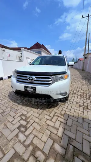 Toyota Highlander Limited 3.5l 4WD 2013 White